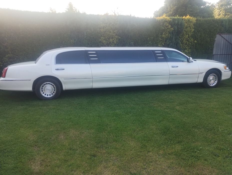 Wynajem Limuzyny Lincoln town car