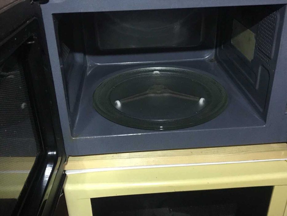 Мікроволновка, мікрохвильова піч з грилем Liberton, Delfa