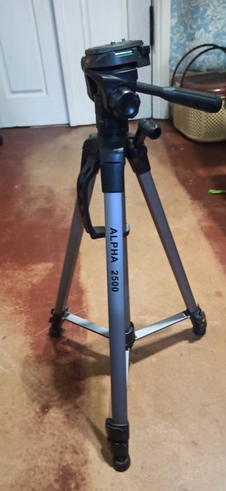 Продам Універсальний штатив Cullmann ALPHA 2500 з 3D-головкою