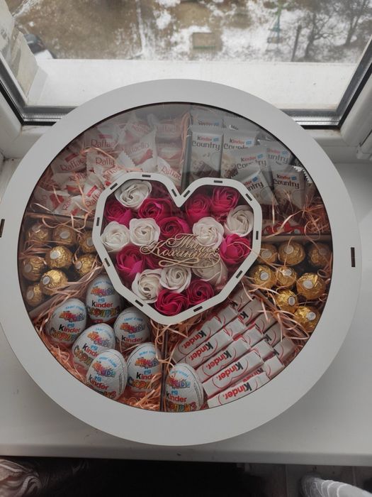 Бокси та букети на замовлення, подарунки на 14 лютого, 8 березня