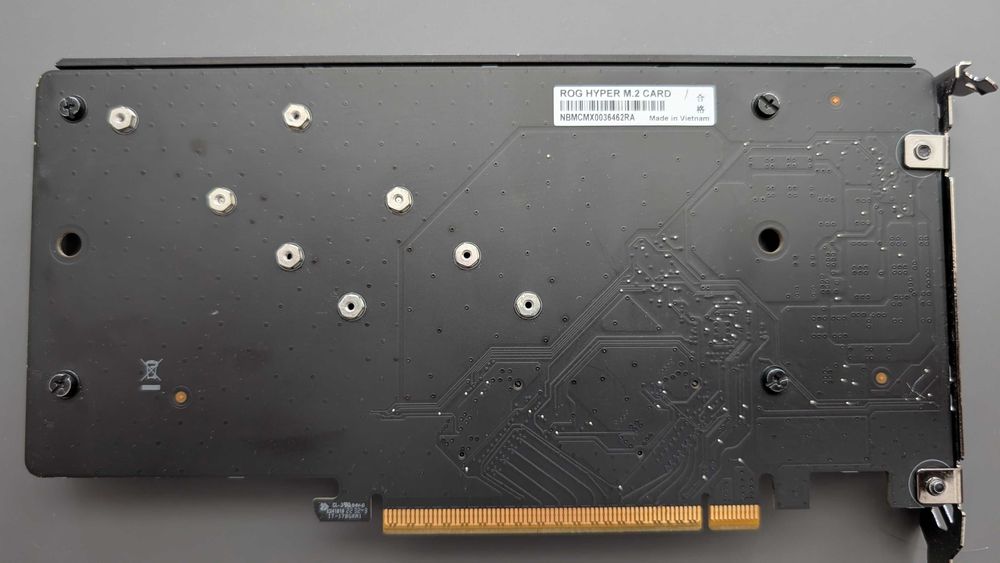 ASUS ROG Hyper M.2 Card — PCIe адаптер для 2× NVMe SSD