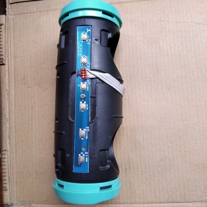 Колонка музикальна грає FM радіо, флешку MINI CHARGE3+