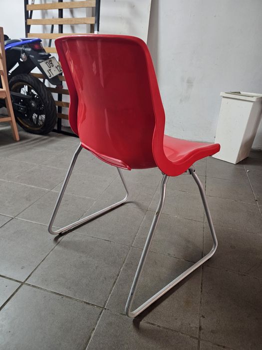 Cadeira vermelha ikea