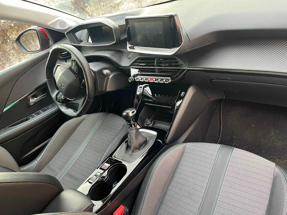 Carro Peugeot 208