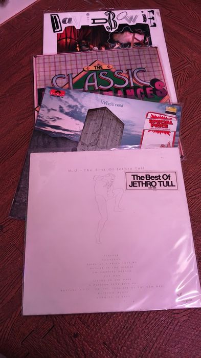 Jethro Tull best of 
Ten years After 
The Who
David Bowie 

Capas e di