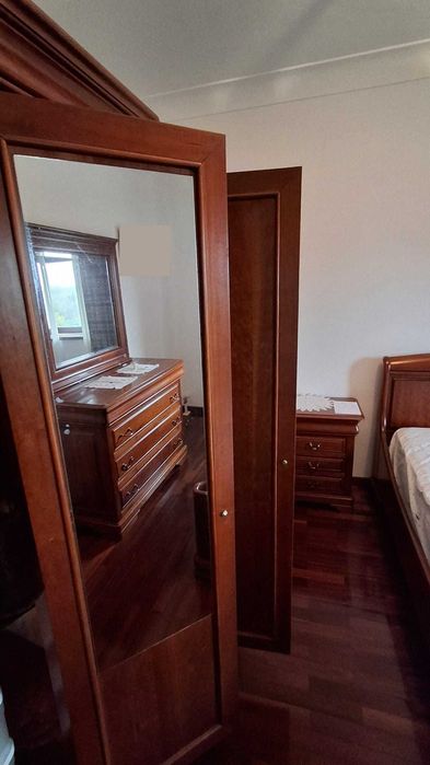 Quarto completo em madeira maciça