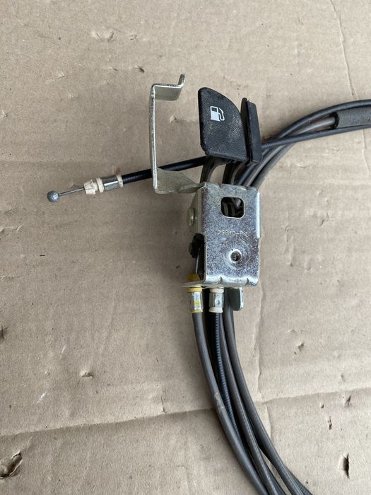 Тросик відкривання бензобака і багажника Хюндай Акцент-3.Hyundai Accen