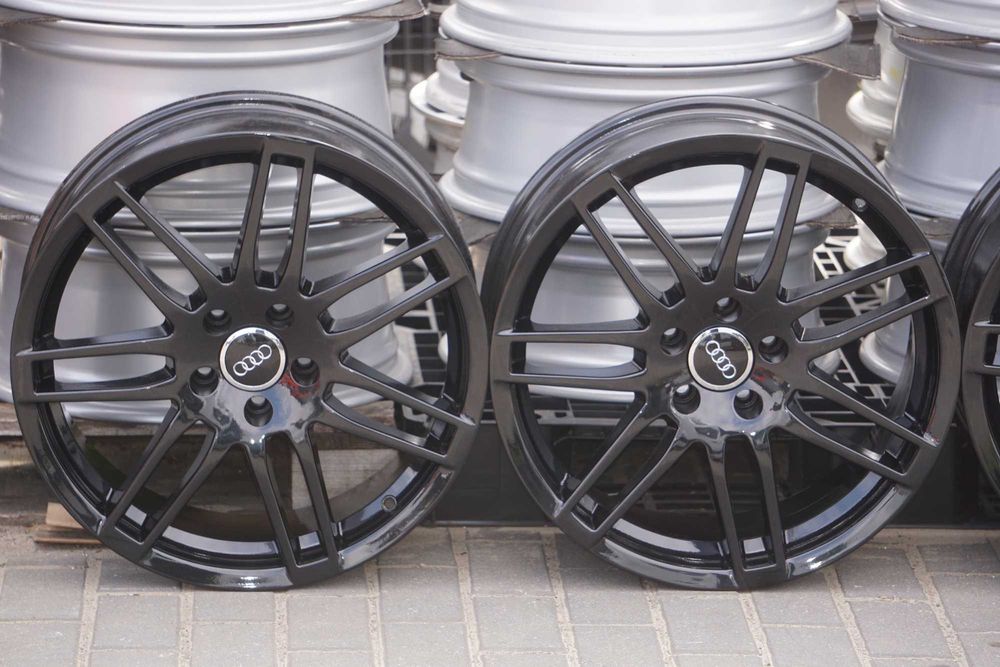 Alufelgi do Audi wzor RS4 5x112 8Jx18 et35 cb57,1mm w czarnym lakierze, nowe dekielki