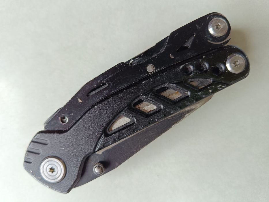 narzędzie wielofunkcyjne scyzoryk MULTITOOL 7w1