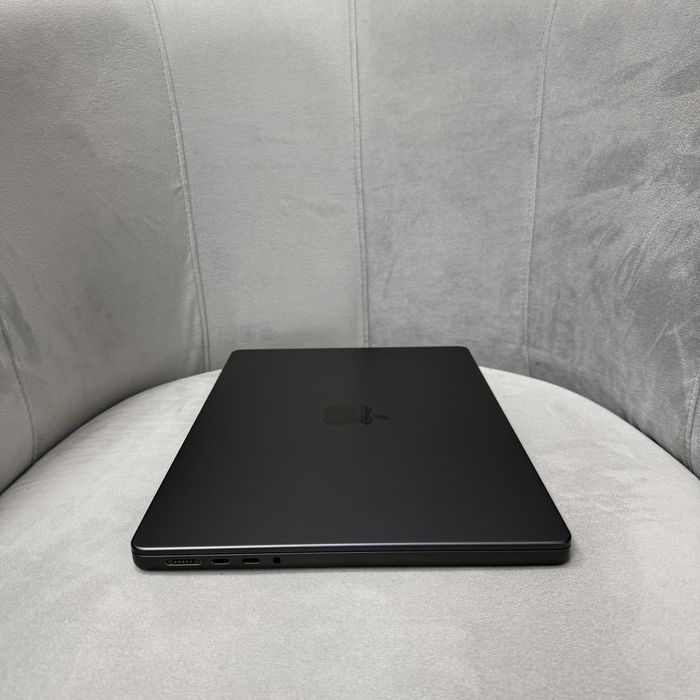 MacBook Pro 14 2024(25) Space Black M4 / 16 ram / 512 ssd