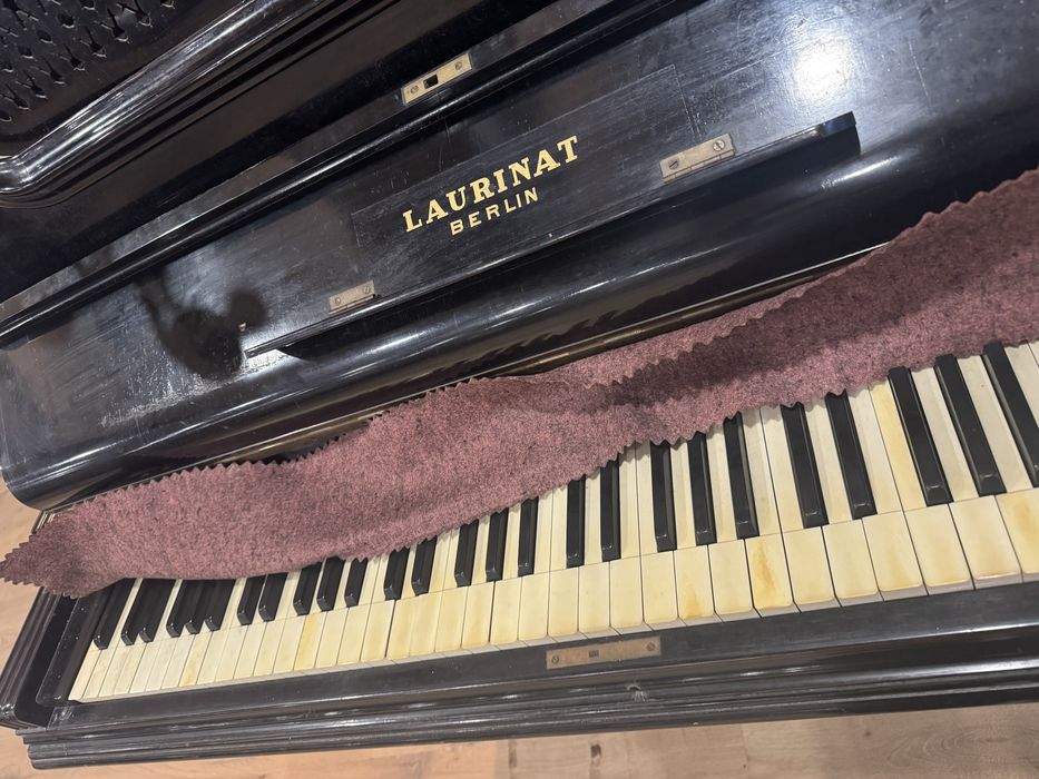 Piano acustico vertical