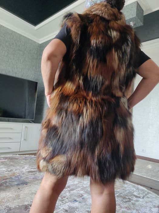 Жилет, из меха Лисы.
