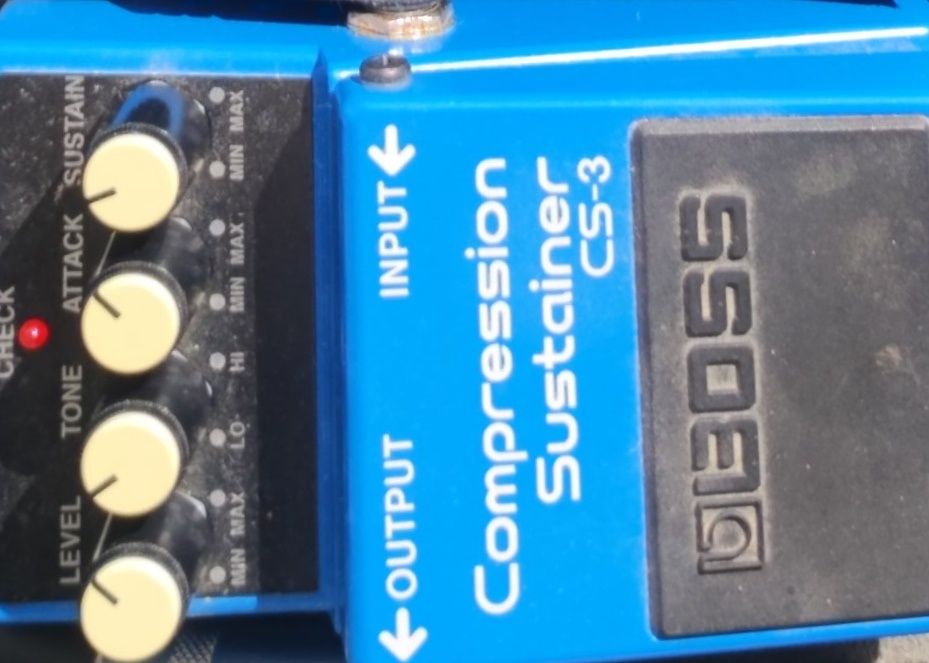Pedais Boss com Hard Case com ligações