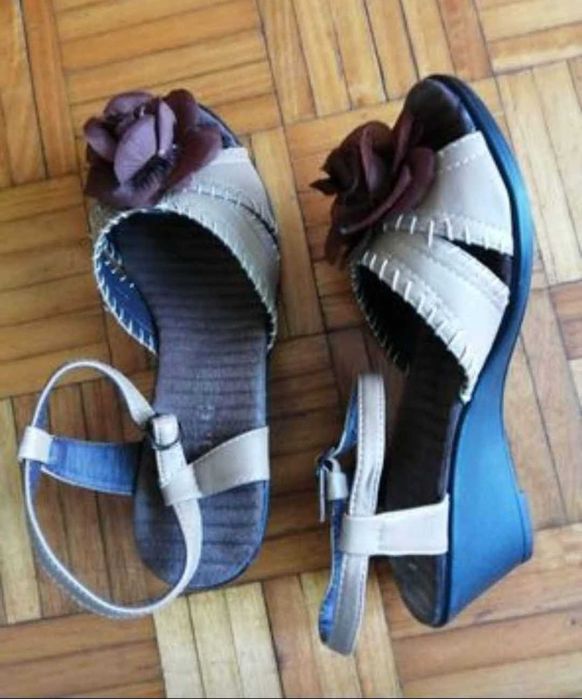 Sandálias novas n 39
