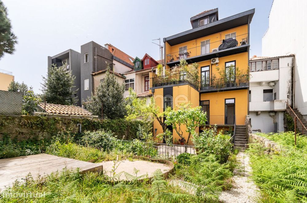 Classically Designed T2 Apartment with Private Garden