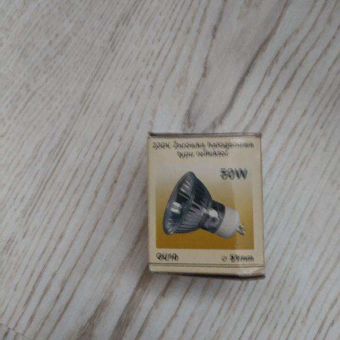 Żarówka halogenowa GU10 typu reflektor 50W