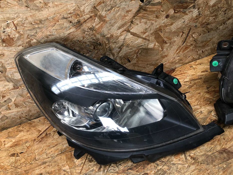Lampa/reflektor przedni renault clio 3