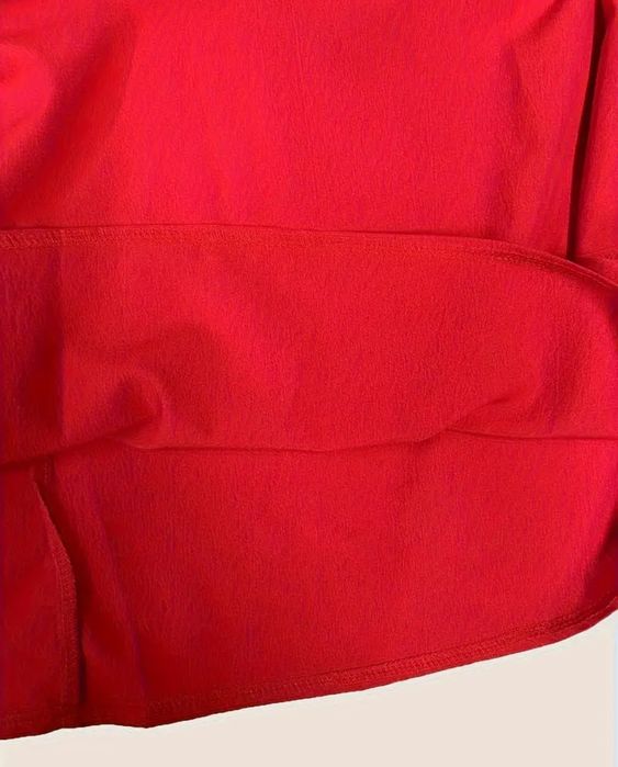 Нова червона сукня