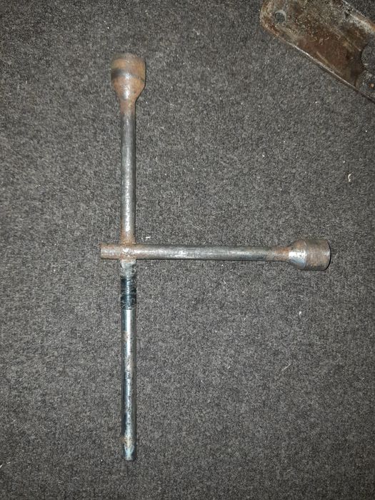 гайка колесная 12 на 1.5 есть 1шт ключ к ней