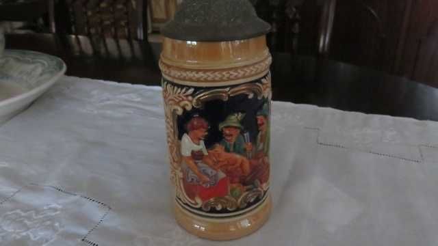 Caneca com tampa para decoração ou bebida