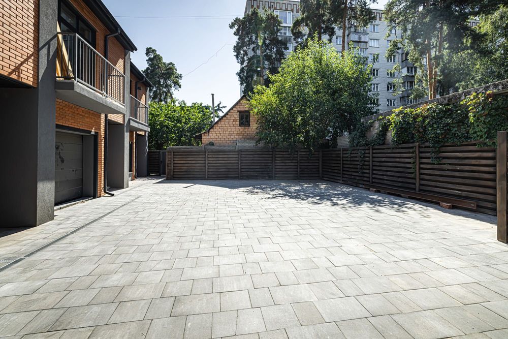 Продаж Таунхаусу в Центрі Ірпеня, з Чистовим оздобленням, ГАЗ