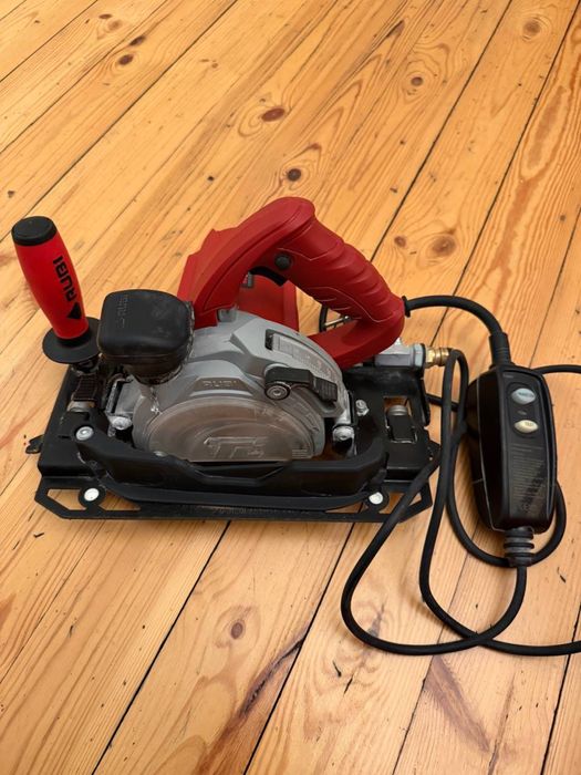 Продается  водяной плиткорез RUBI