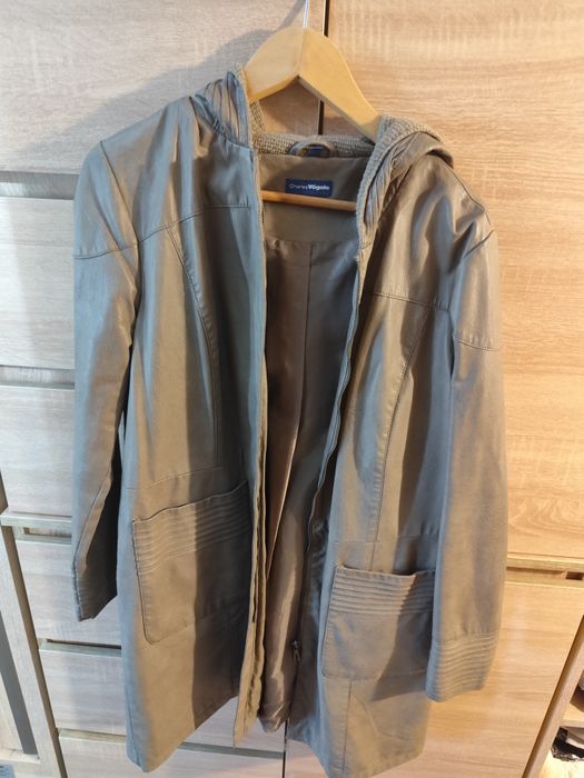 Kurtka z kapturem z eko skóry