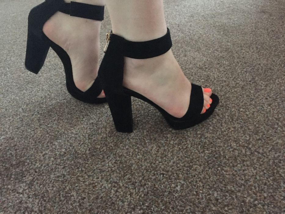 Nowe czarne sandałki na slupku 36 wygodne