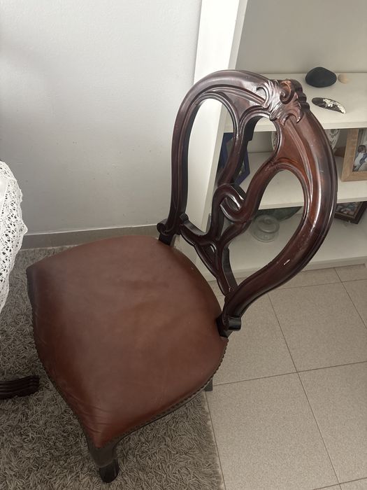 Mesa de madeira + 6 cadeiras