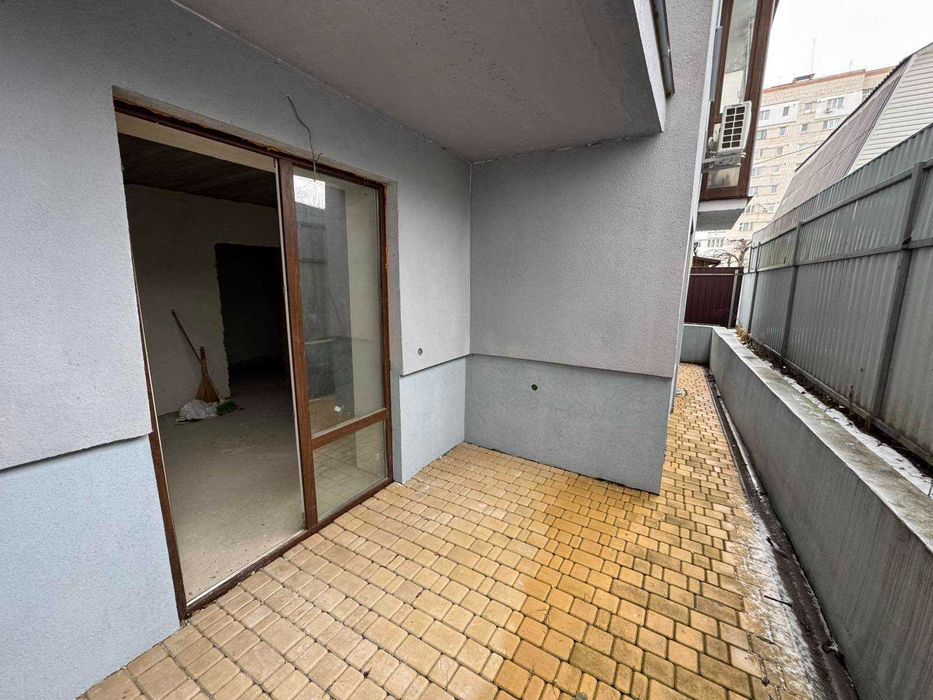 Продається приміщення на 1 поверсі на Слов'янці