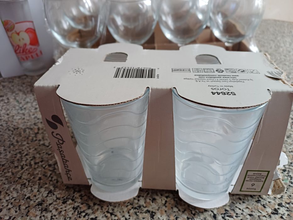 Lote de copos novos embalados