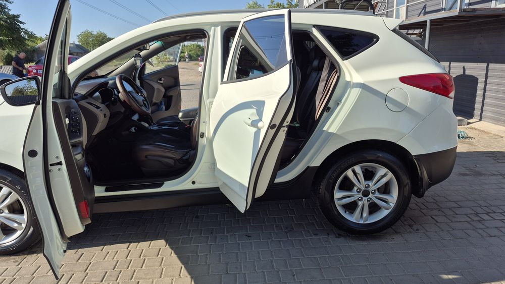 Hyundai TUCSON 2011року