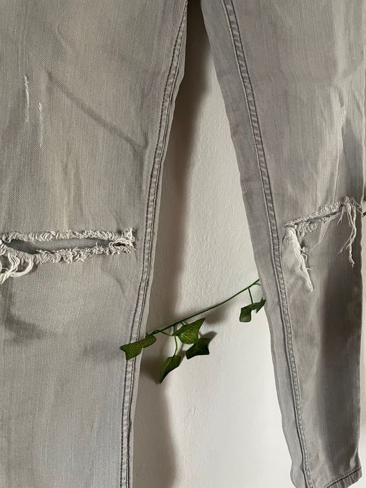 Szare jasne dżinsy skiny xs stradivarius
