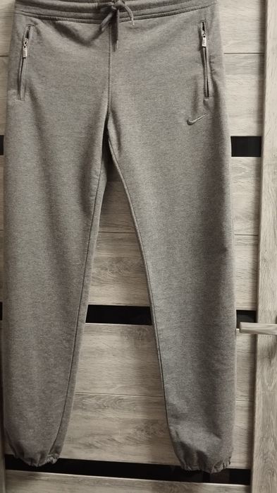Жіночі спортивні штани NIKE