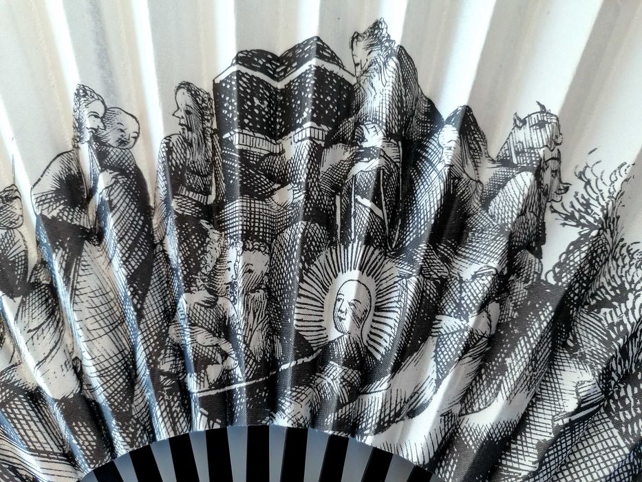 Leque em papel com desenho