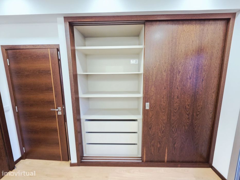Vende-se T3 semi-novo com 1 ano de uso centro de Oliveira de Azeméis