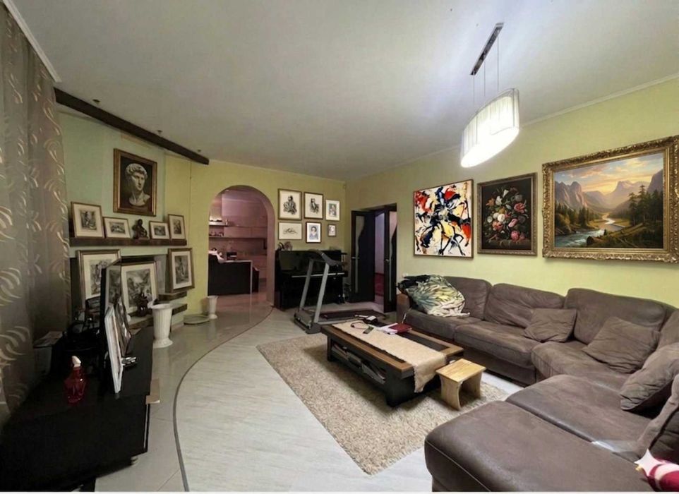 Дом для семьи в центре