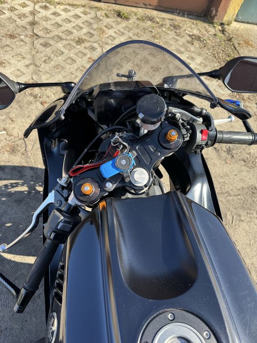 YAMAHA R7 2023.