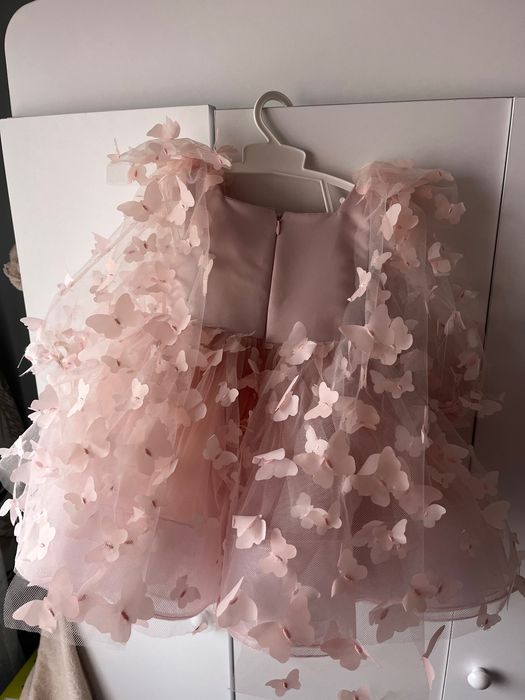Um vestido para uma menina de 1 ano