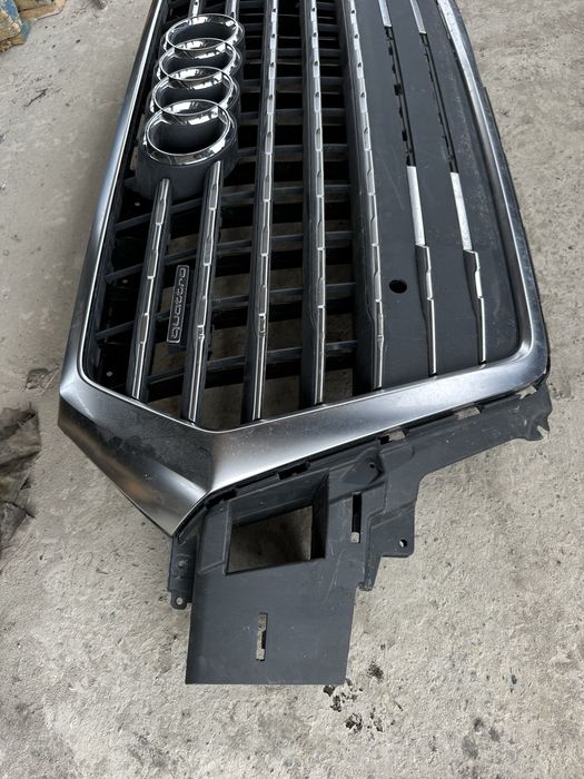 Решітка Ауді Q7 4m 2015-2020рік