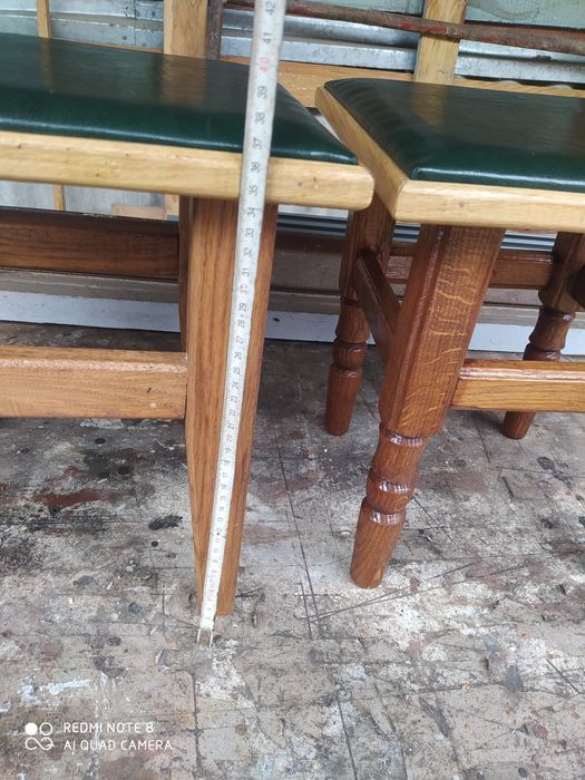 Дубові табуретки