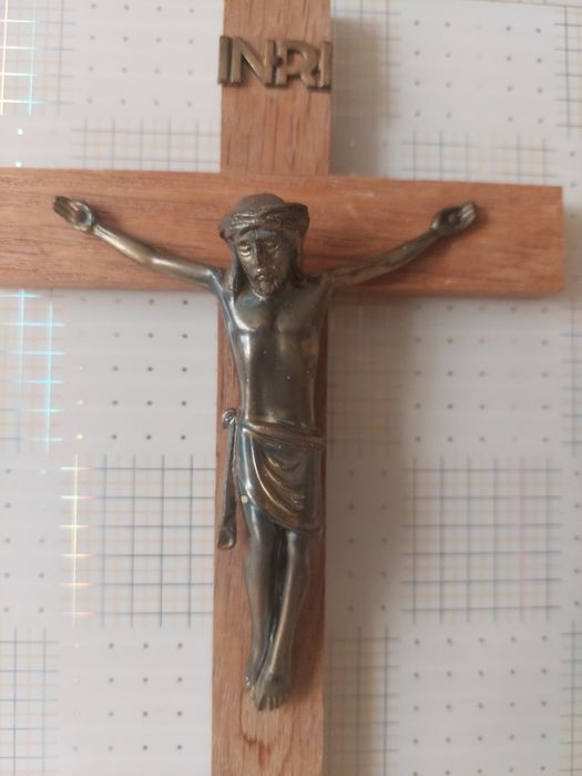 Бронзовое распятие.