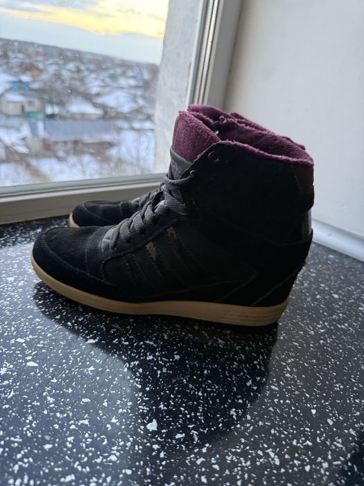 Жіночі кросівки adidas