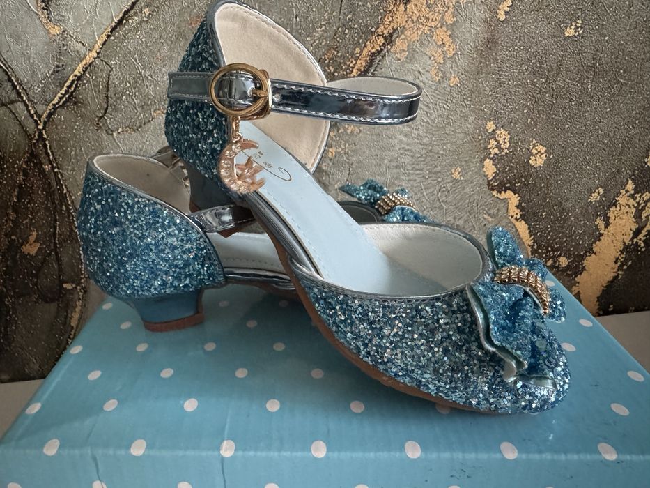 Срібні туфлики білі туфлі на дівчинку метелик бабочка