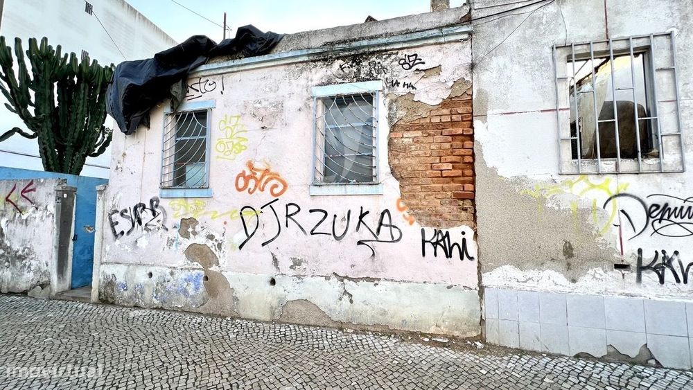 2 Moradias – Rua Francisco Ferrer em Almada