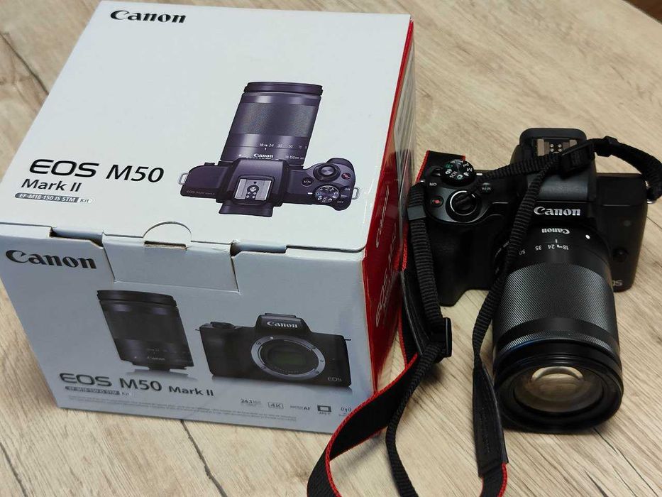 Отличный Canon M50 Mark II + Canon 18-150 IS STM + аккумулятор
