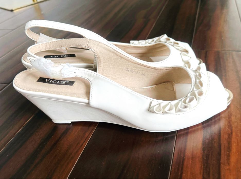 Nowe sandały na koturnie VICES