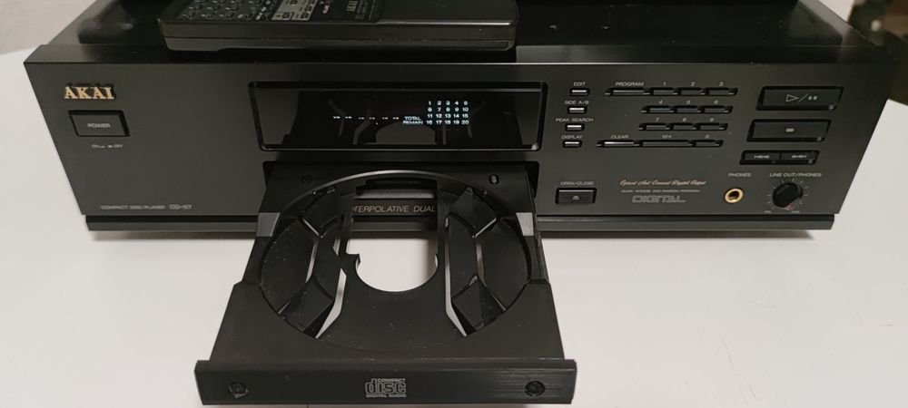 Akai CD - 57 player