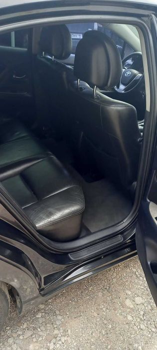 Тойота Авенсис 2.0