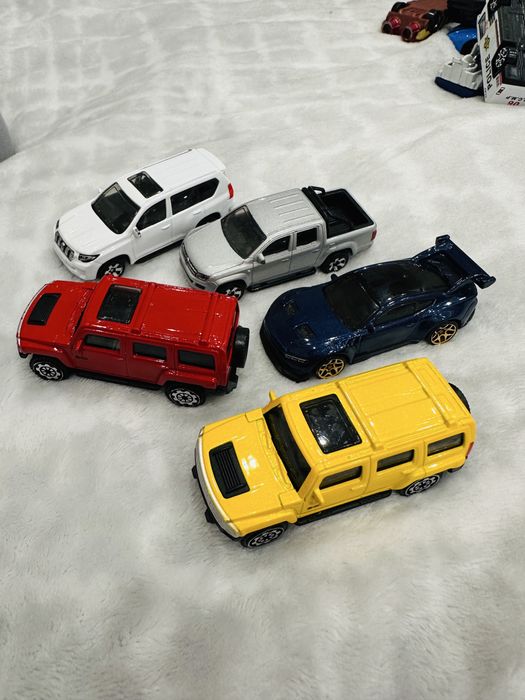 Набір металевих машинок